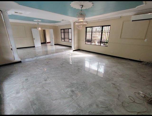 6 BEDROOM HOUSE FOR SALE IN UMHLANGA CENTRAL